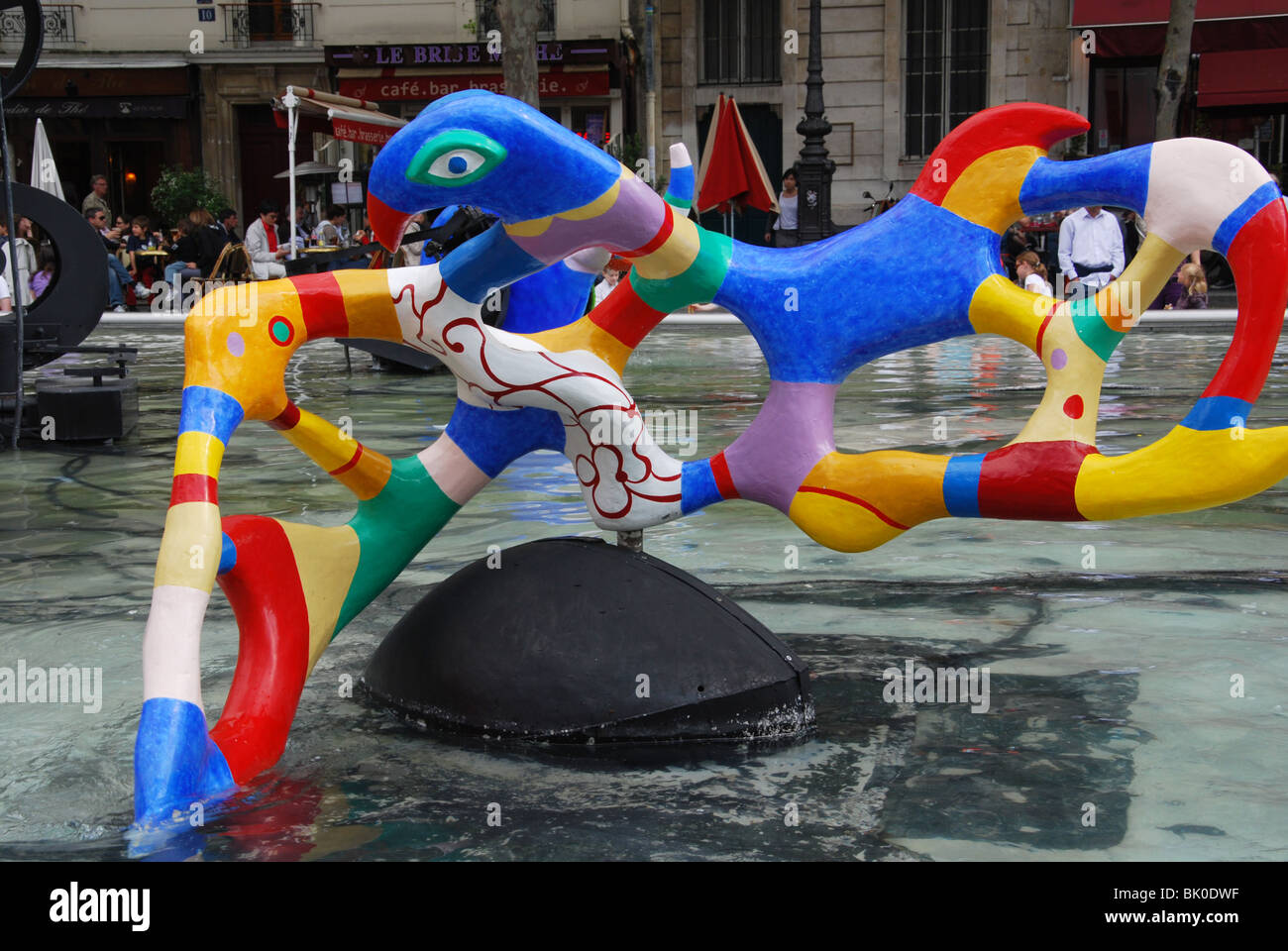 Colorato la fontana di Tinguely a Place Igor Stravinsky Parigi Francia Foto Stock