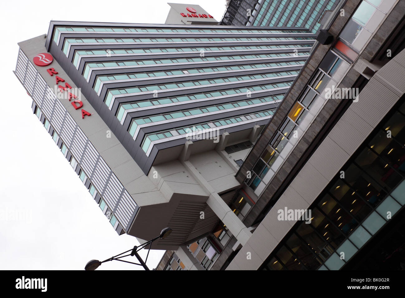 Situato sulla Piccadilly Plaza di Manchester è il Ramada Hotel. Foto Stock