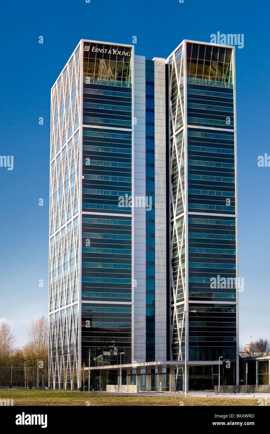 Amsterdam Ernst & Young ufficio edificio Croce torri da Norman Foster. Sul Zuidas business district. Foto Stock