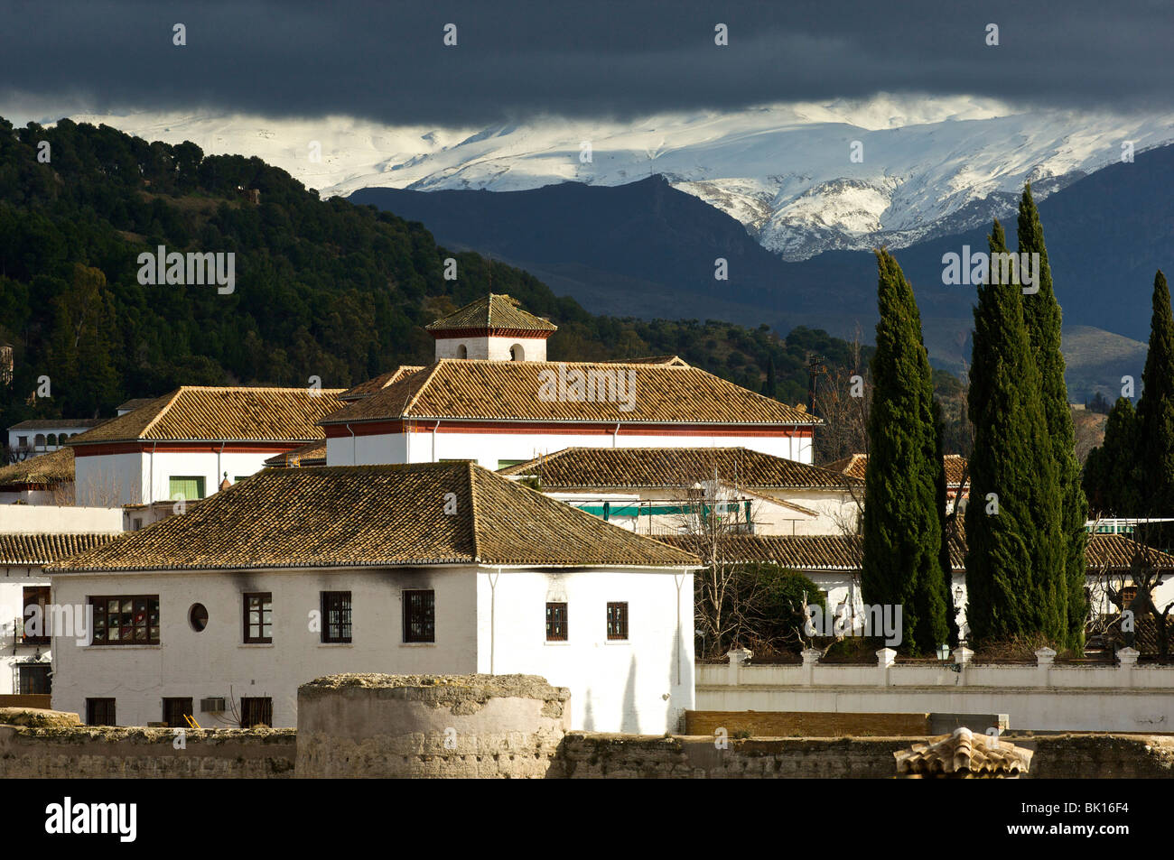 Granada, vista sulla Sierra Nevada Foto Stock