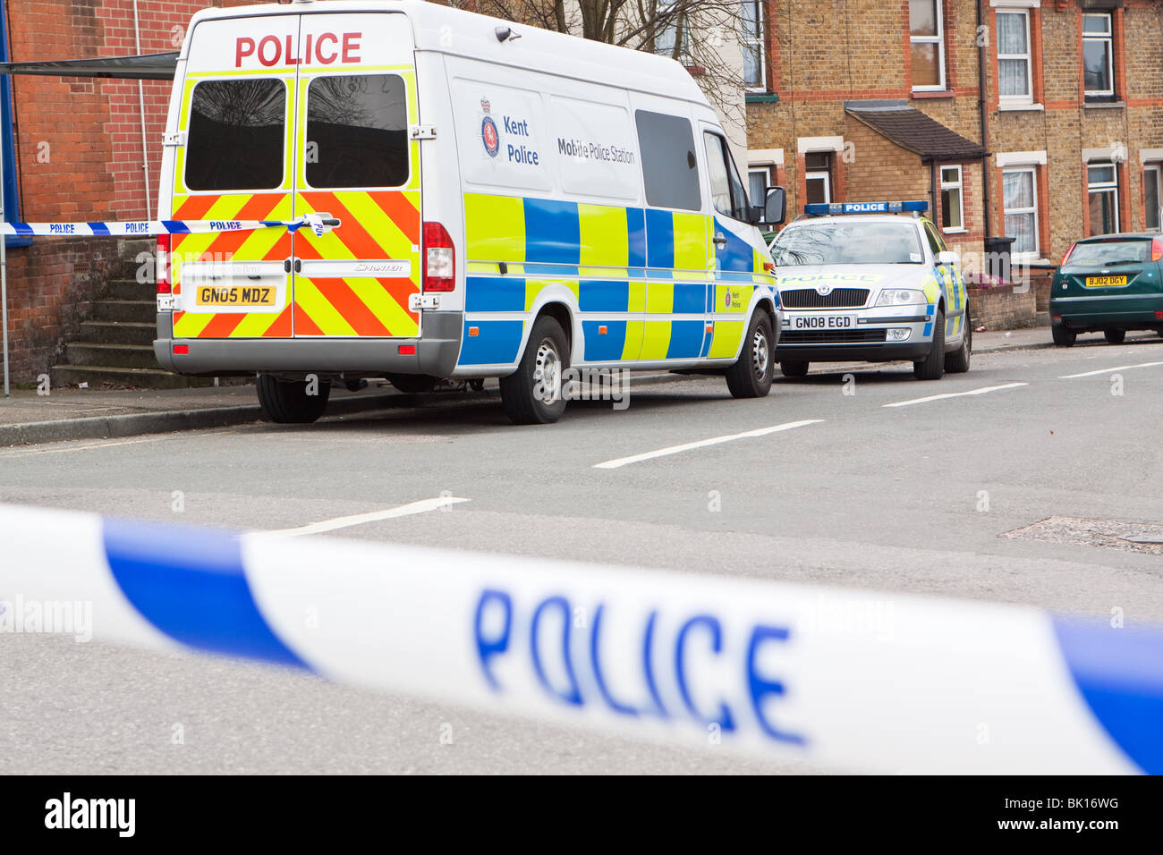 La polizia della stazione mobile e la linea di polizia Foto Stock