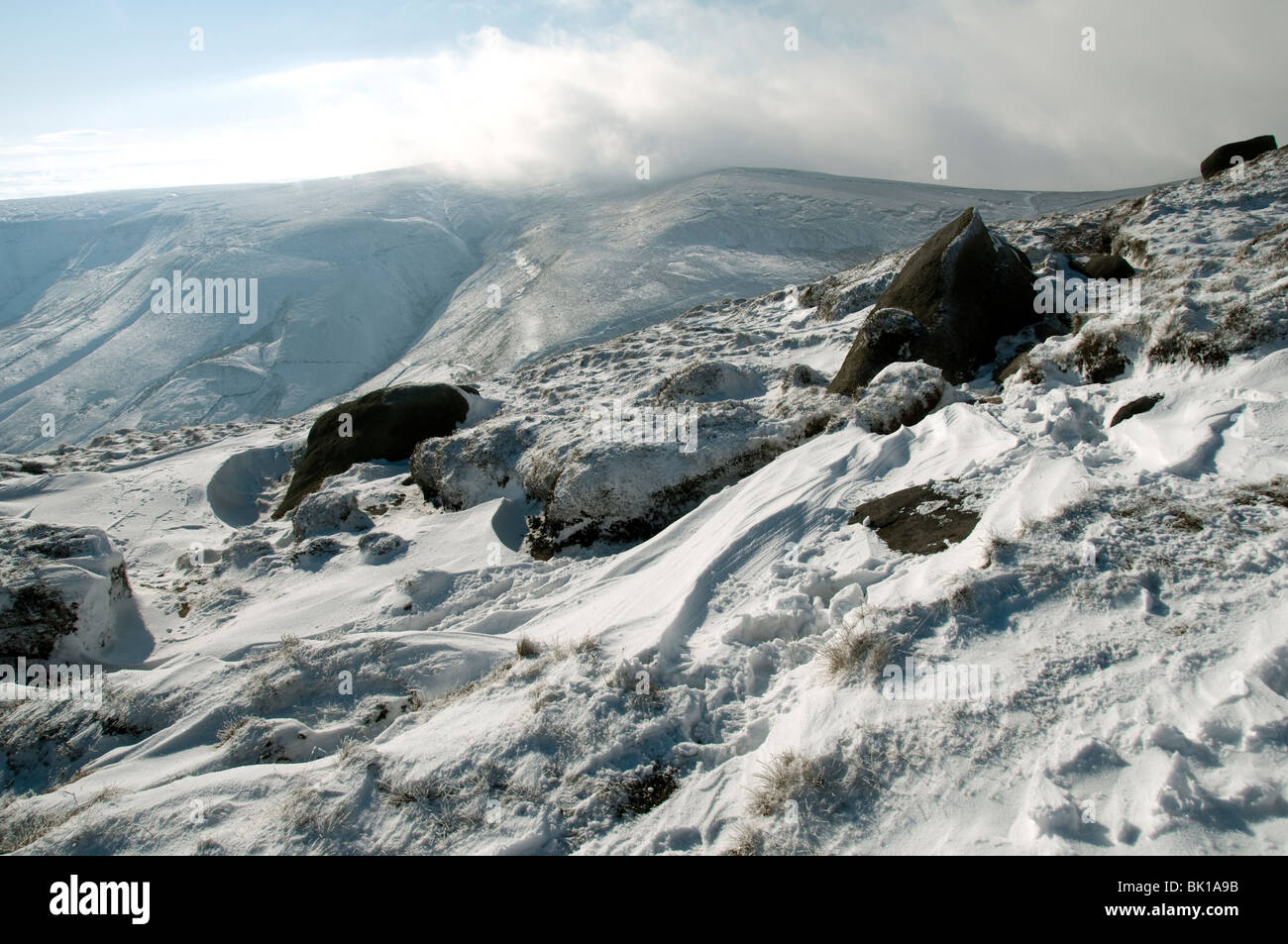 Inverno sul Kinder Scout altopiano, sopra Edale, Peak District, Derbyshire, England, Regno Unito Foto Stock