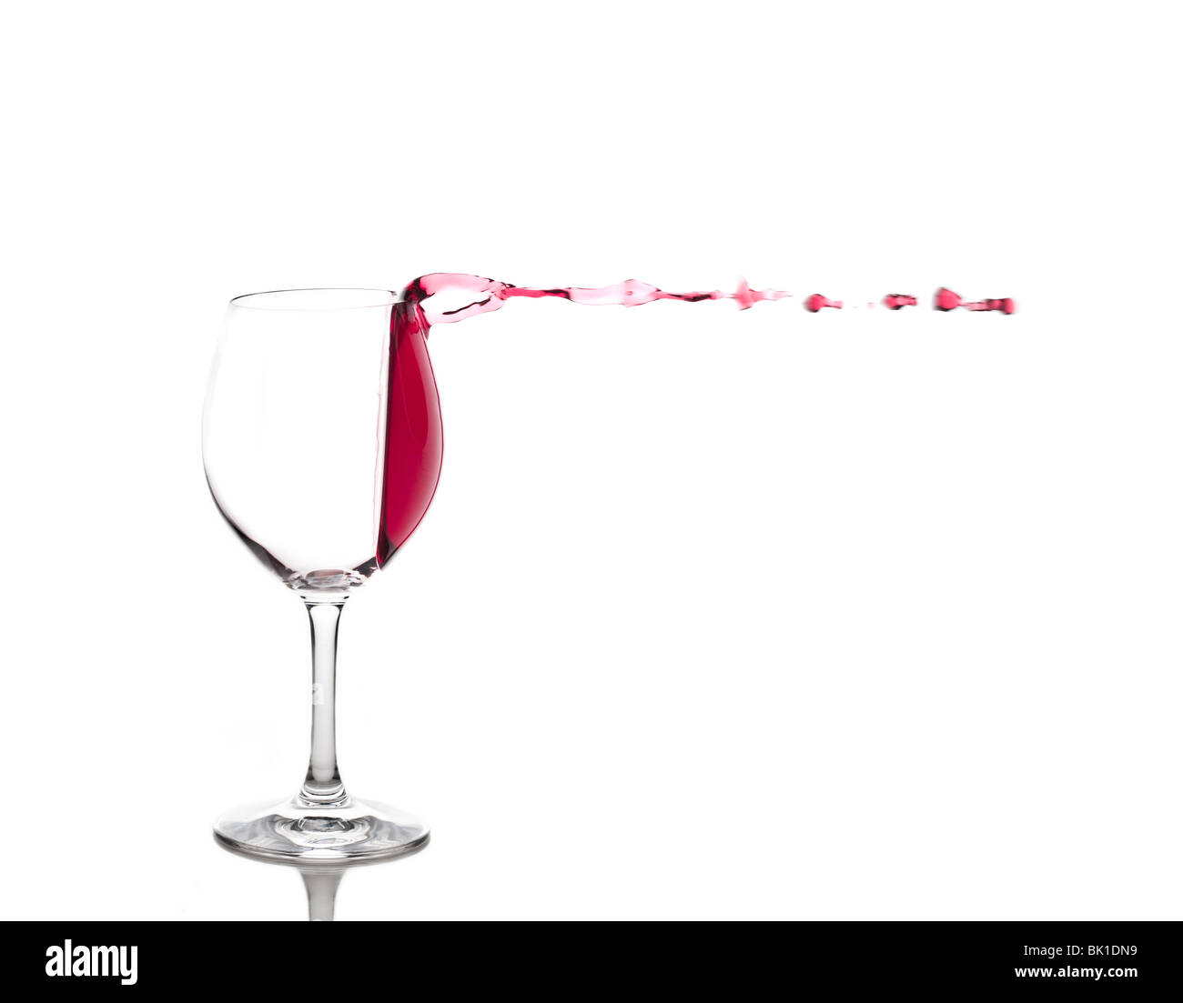 Vino rosso sfuggire il bicchiere da vino Foto Stock