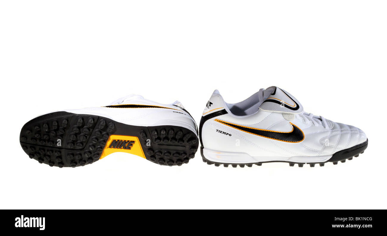 Scarpa sportiva ritagliare una calzatura da calcio Nike Foto Stock