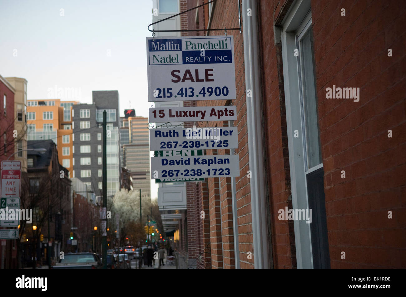 Indicazioni per gli appartamenti in vendita nel centro città quartiere di Philadelphia, PA Foto Stock