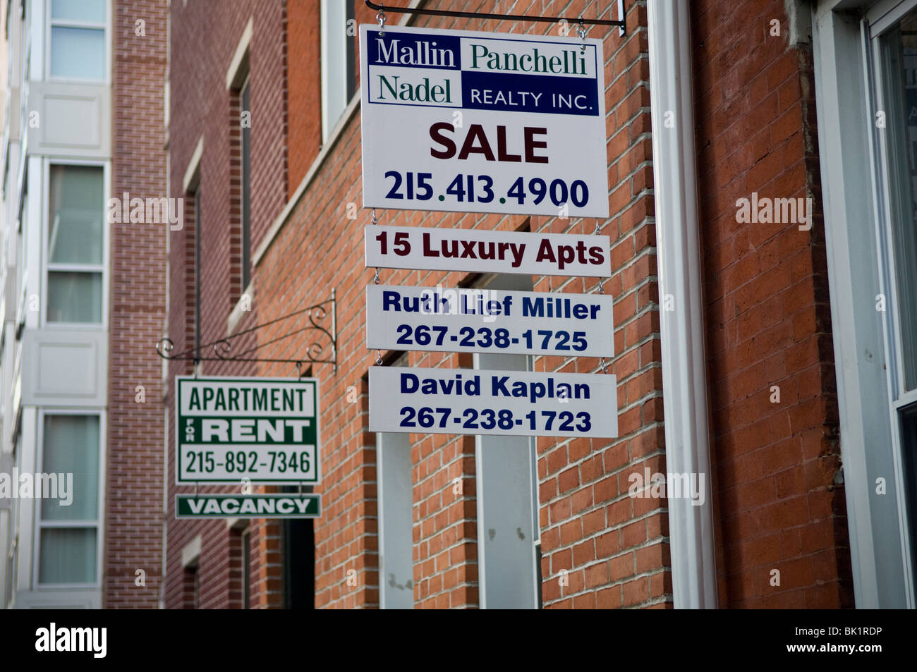 Indicazioni per gli appartamenti in affitto e in vendita nel centro città quartiere di Philadelphia, PA Foto Stock
