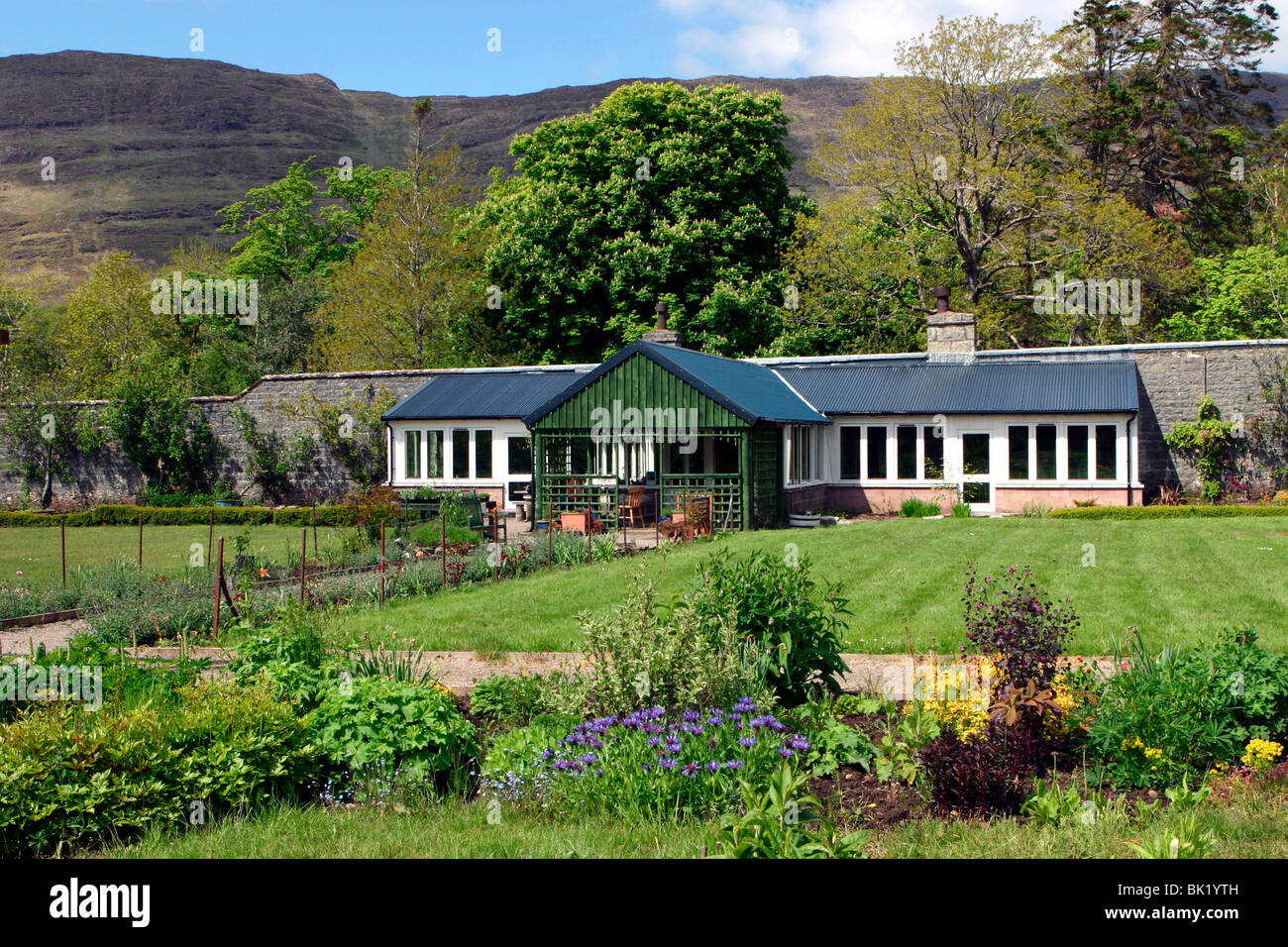 Victorian walled garden, il Potting Shed cafe e ristorante, Applecross, Scozia. Foto Stock