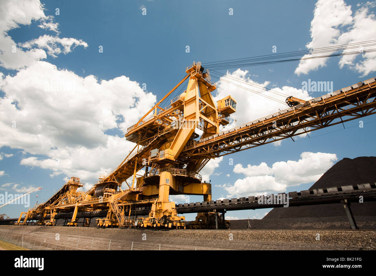 Il carbone di macchine movimento porta a Waratah in Newcastle che è il più grande porto di carbone. Australia. Foto Stock