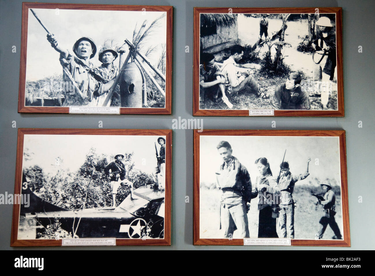 Foto dalla guerra del Vietnam nella exhibition hall a Vinh Moc tunnel in Vietnam Foto Stock