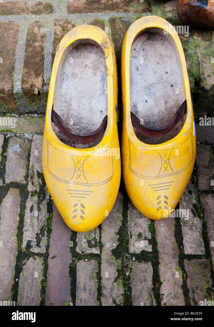 Tradizionale e zoccoli di legno in Delft, Paesi Bassi Foto Stock