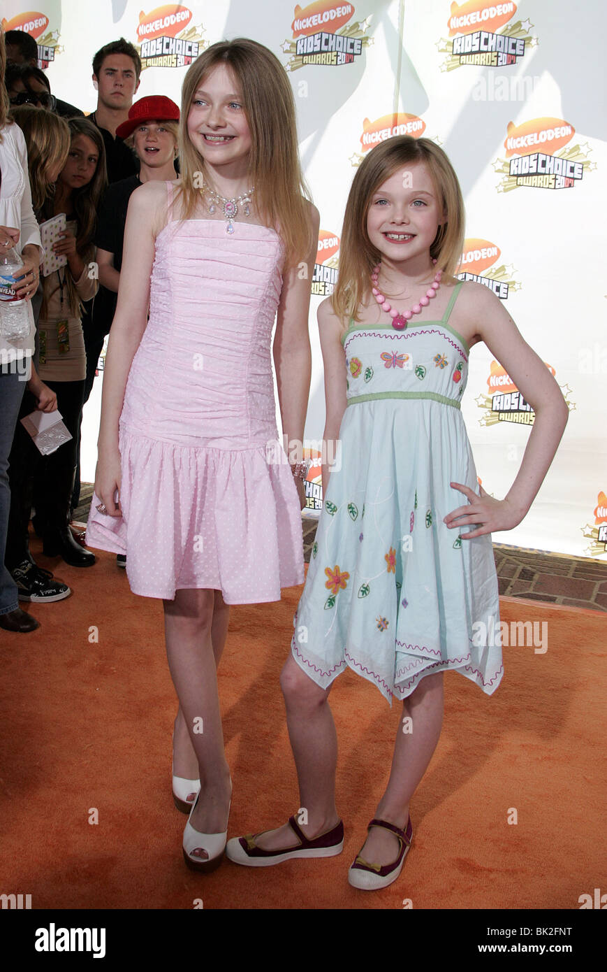 Elle Fanning And Dakota Fanning Immagini e Fotos Stock - Alamy