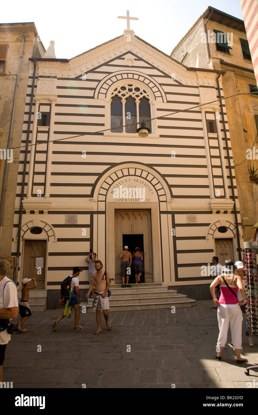L' oratorio della Confraternita dei Neri (uomini neri) in Monterosso al Mar, Liguria, Italia. Foto Stock