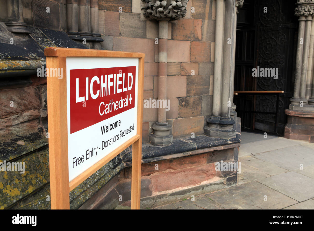 Lichfield Cathedral di digital signage e ingresso Foto Stock