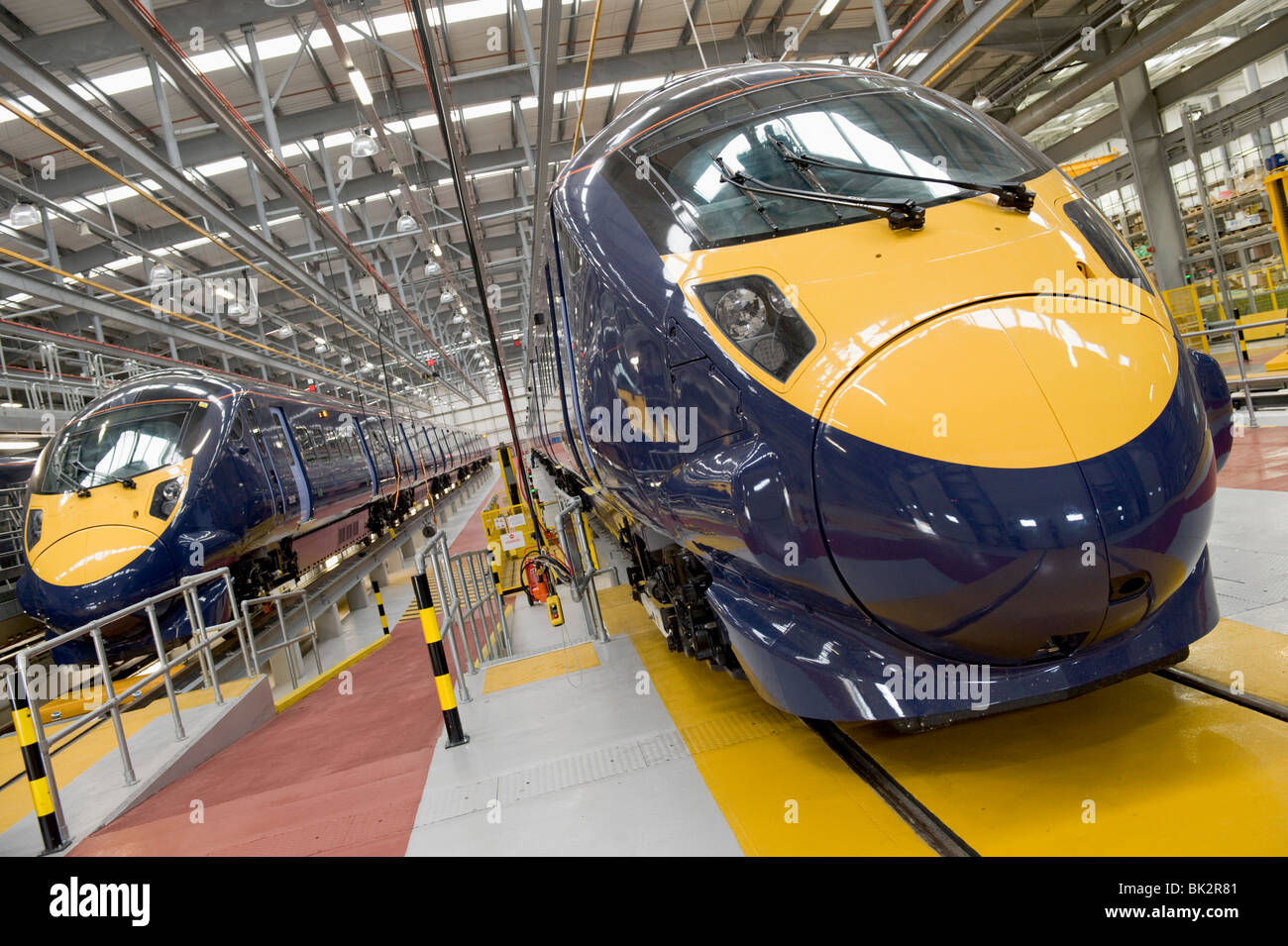 Nuovi treni ad alta velocità sono pronti per l'uso dall'andare avanti il gruppo sul loro nuove rotte in St Pancras nella fabbrica di Hitachi Foto Stock