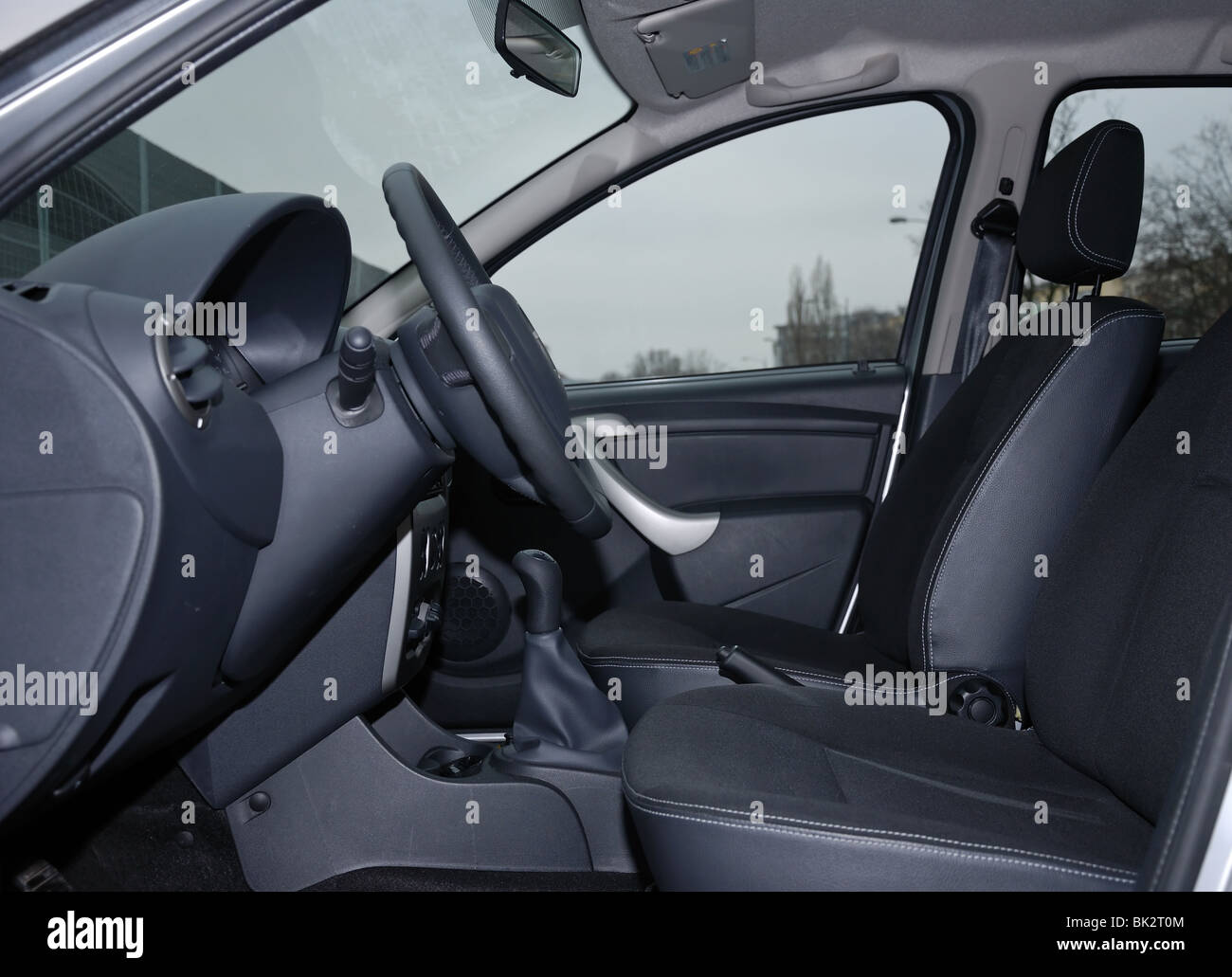 Dacia Sandero Stepway 1,5 dCi - il mio 2009 - argento - cinque porte (5D) - ultracompatto che sta city car - interno, cabina Foto Stock