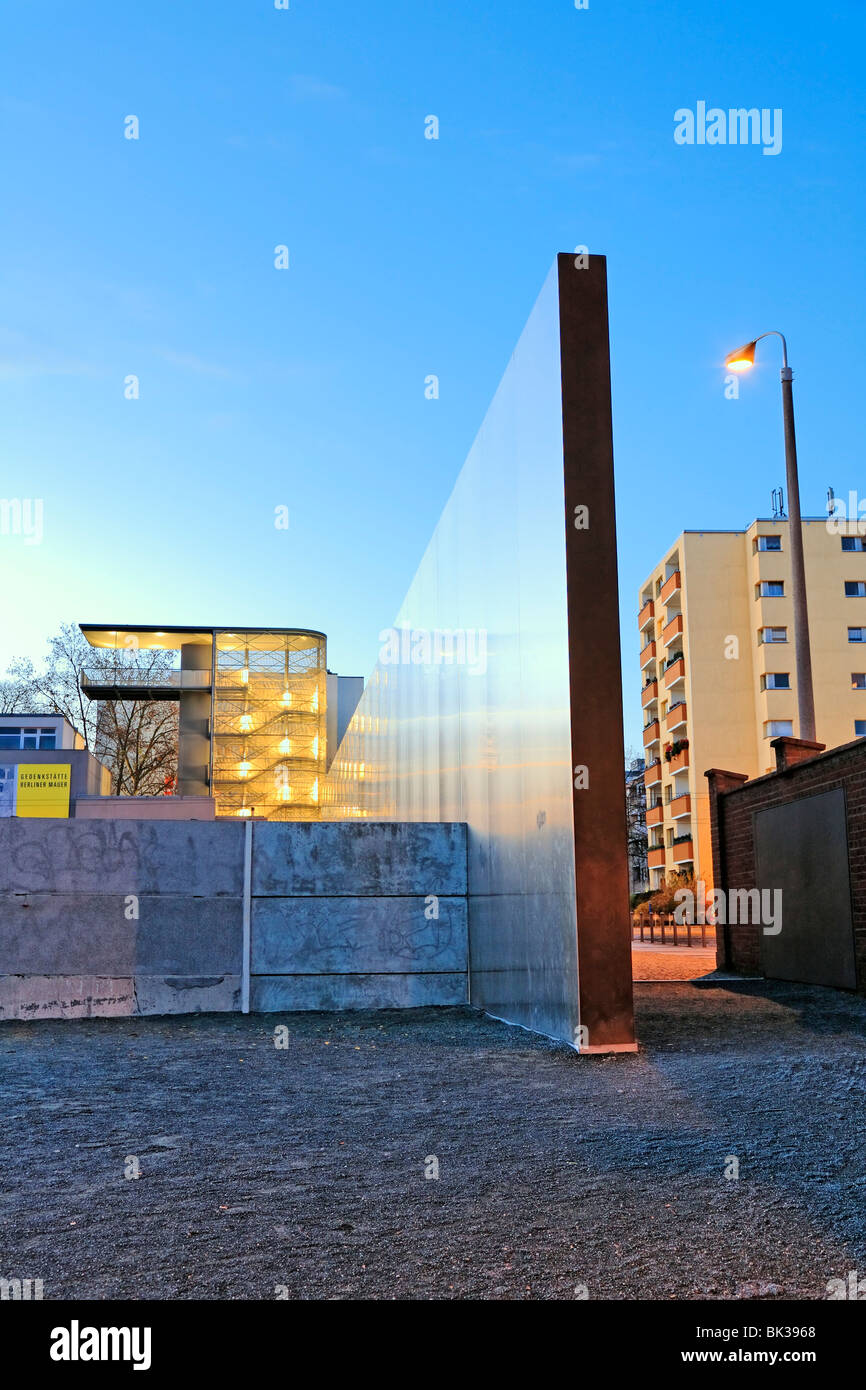 Centro di documentazione Muro di Berlino, Bernauer Street, Berlino, Germania Foto Stock