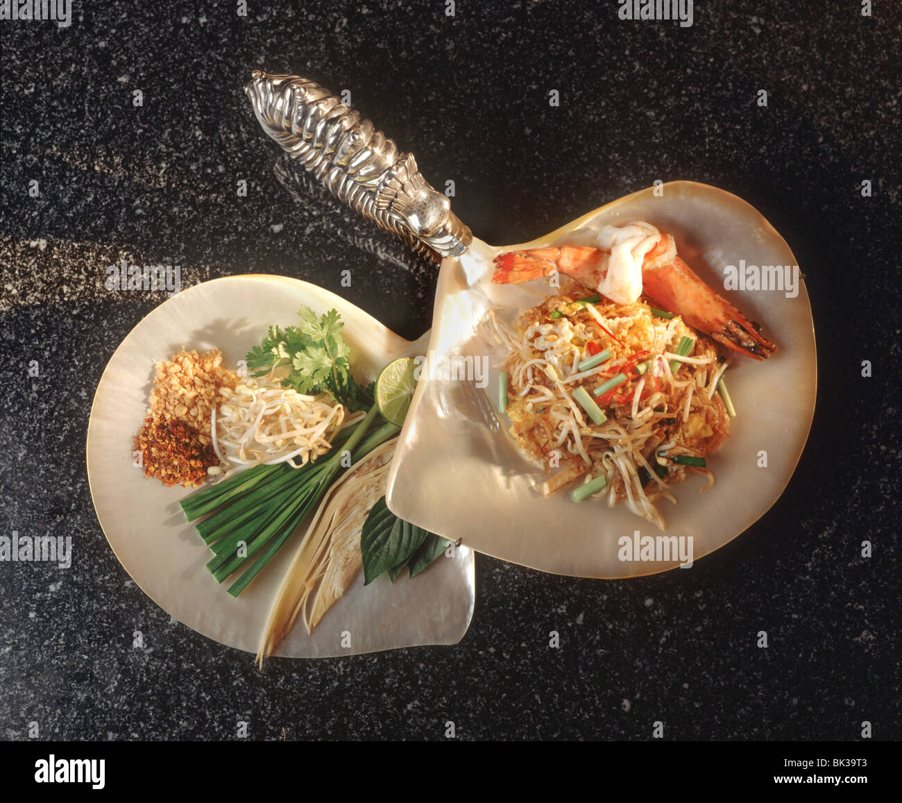 Stile Thailandese tagliatelle, un tipico piatto a base di noodle, Thailandia, Sud-est asiatico, in Asia Foto Stock