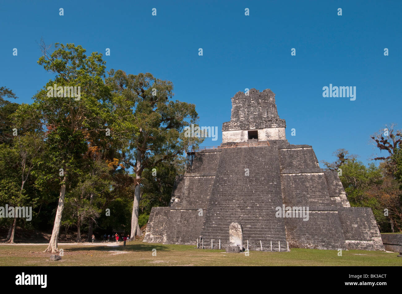 Tempio II, Maya sito archeologico, Tikal, Sito Patrimonio Mondiale dell'UNESCO, Guatemala, America Centrale Foto Stock