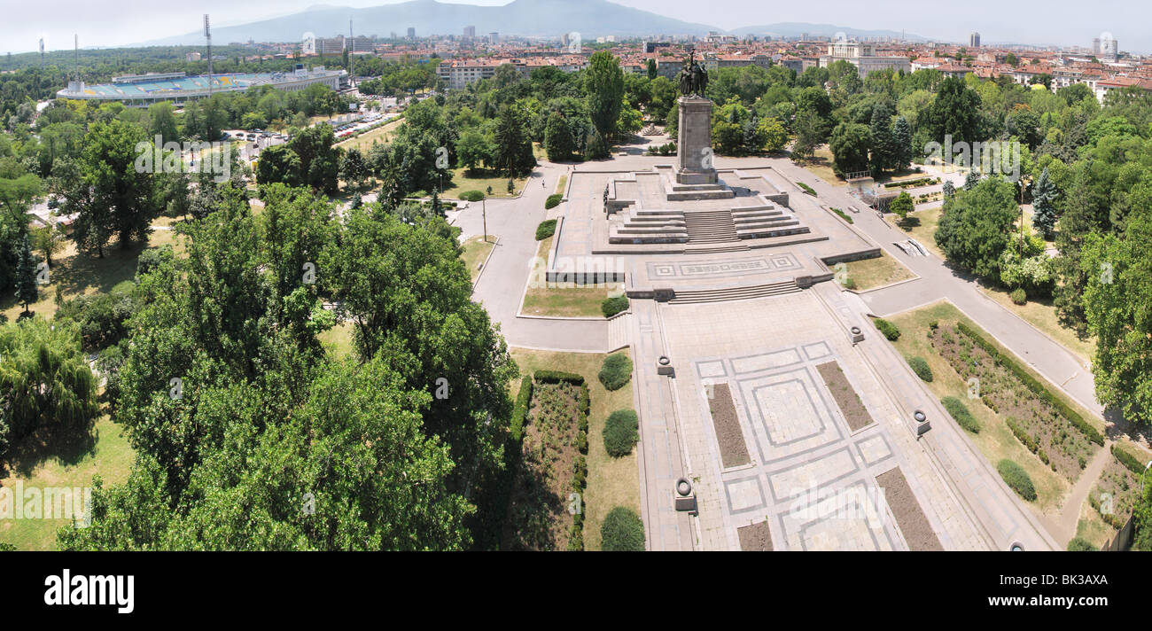 Vista aerea del monumento dell'esercito sovietico in Boris' giardino, Sofia. Foto Stock