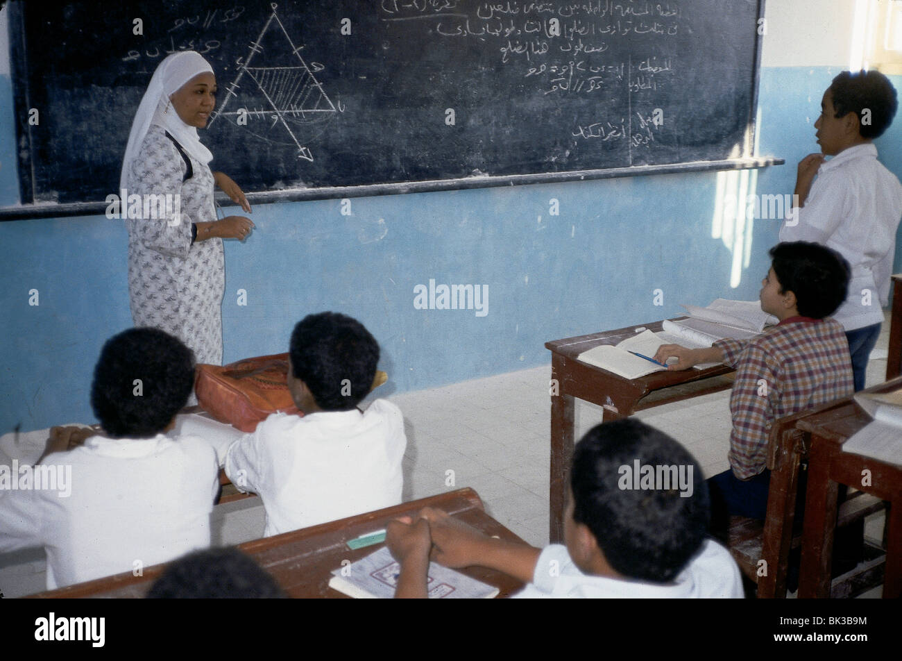 Scuola egiziana di studenti e insegnanti Foto Stock