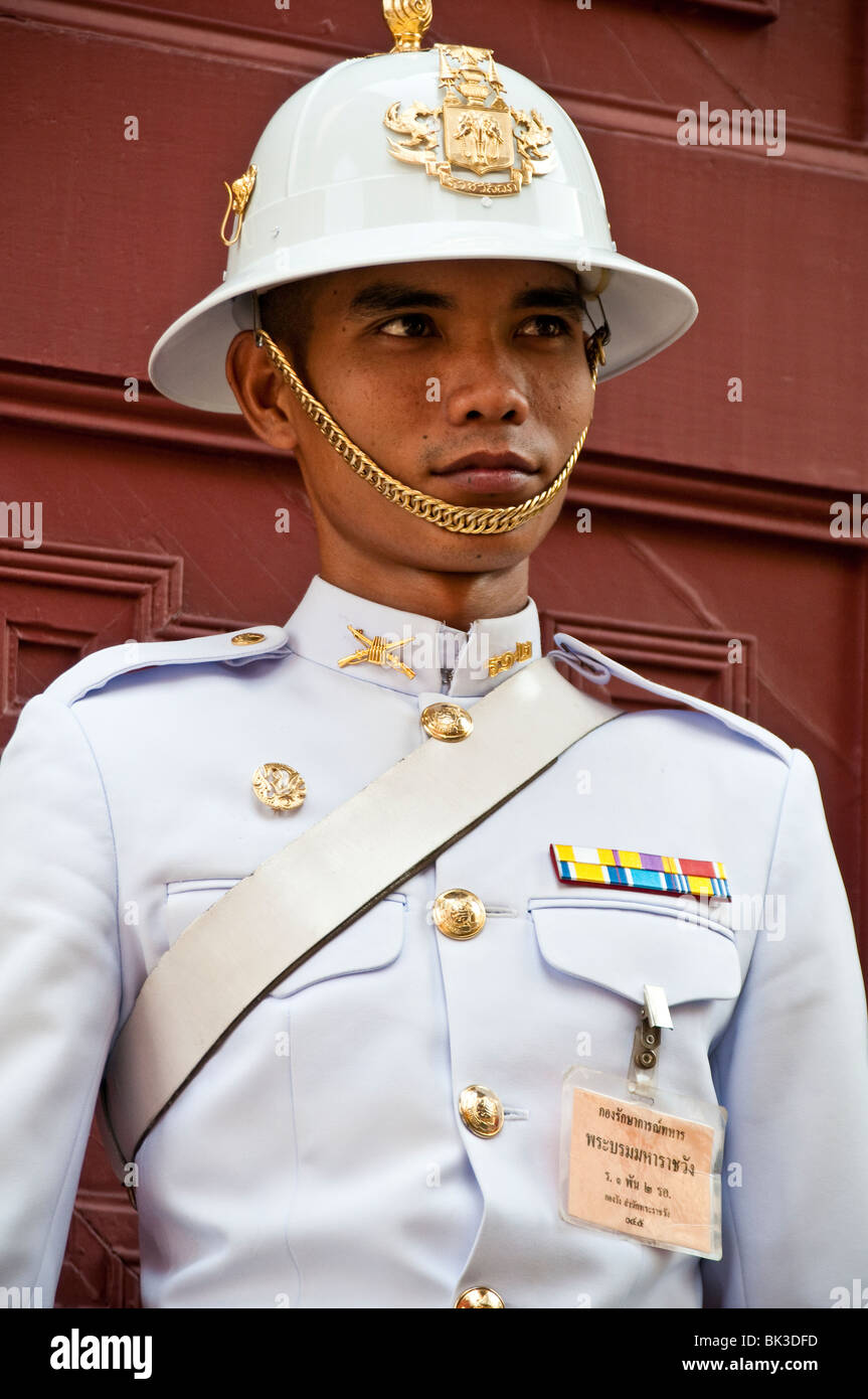 Guardia Reale al Grand Palace a Bangkok, in Thailandia. Foto Stock