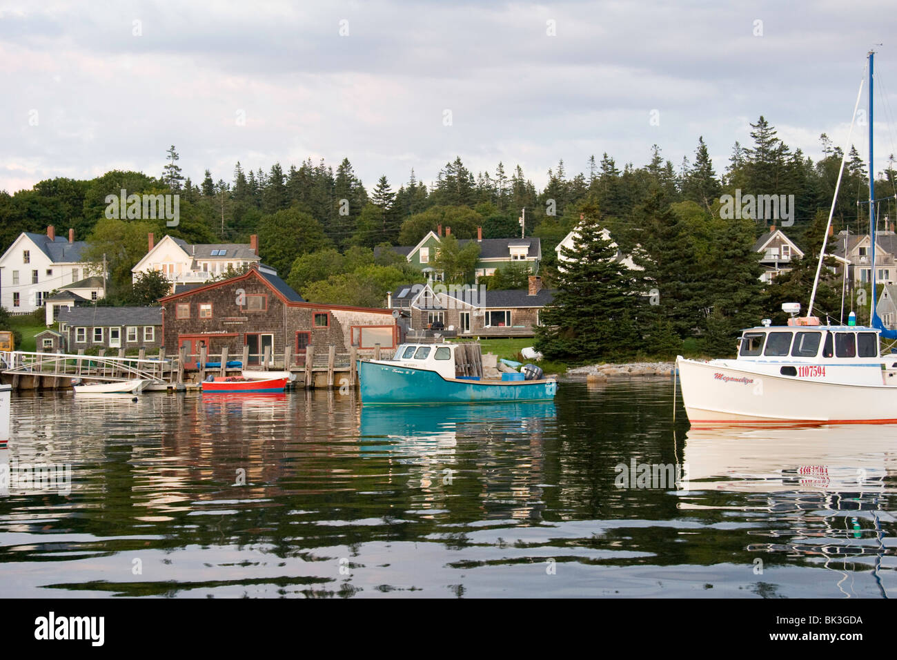 Lobster barche nel porto di intagliatori, Vinalhaven, Maine Foto Stock