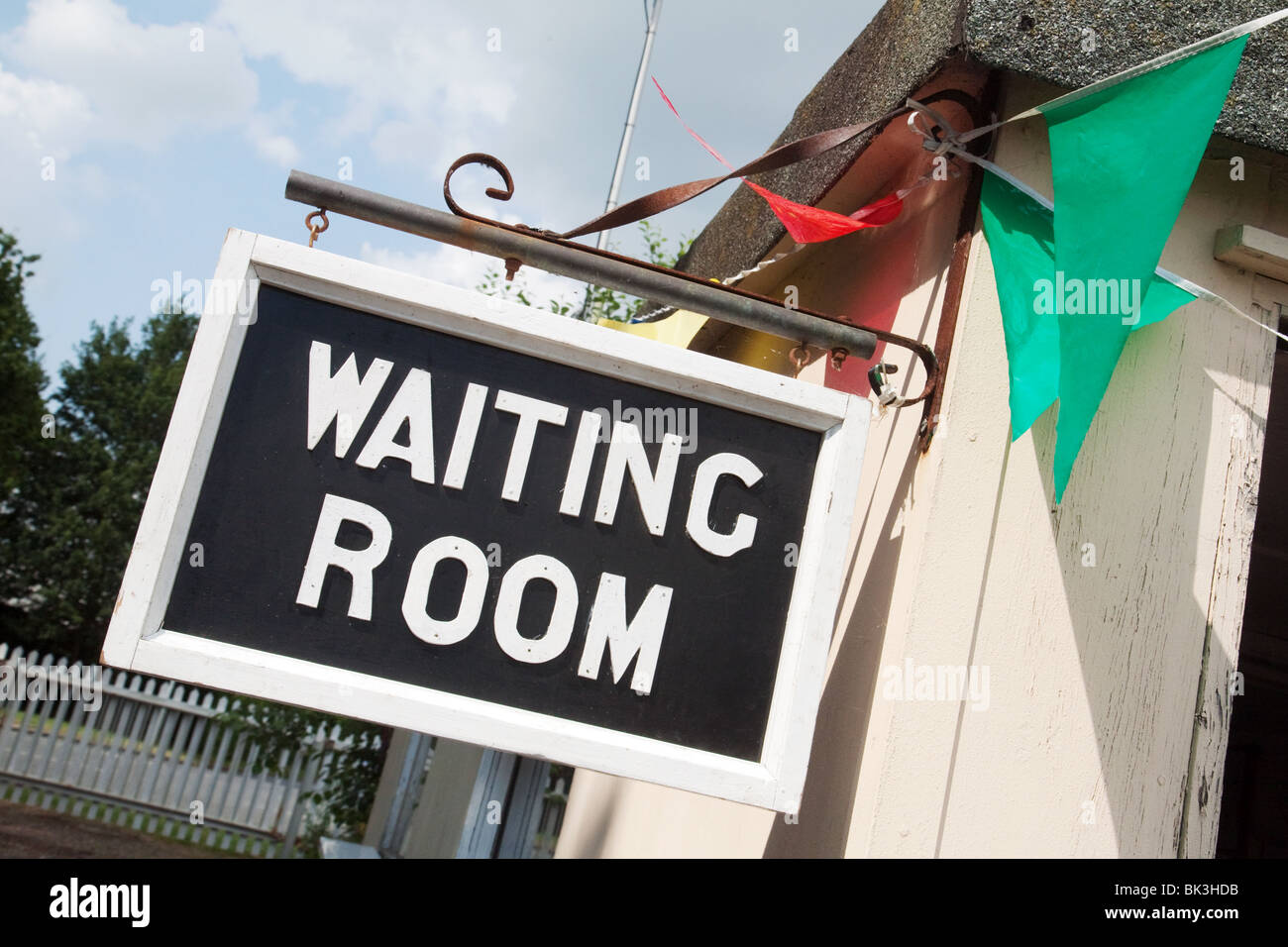 Sala di attesa segno sulla Cholsey & Wallingford ferroviarie, Wallingford, Oxfordshire, Regno Unito Foto Stock