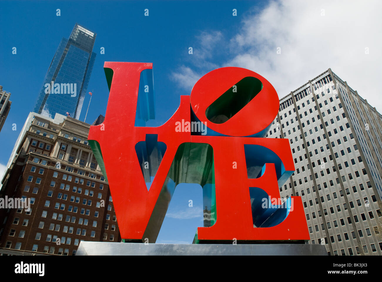 Una delle versioni di Robert Indiana di 'amore' scultura in amore Park (JFK PLaza) nel centro di Philadelphia, PA Foto Stock
