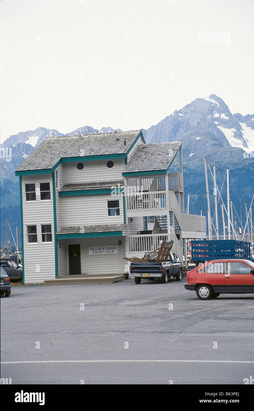 Edificio che ospita il William H. Seward Yacht Club a Seward, Alaska, Stati Uniti Foto Stock