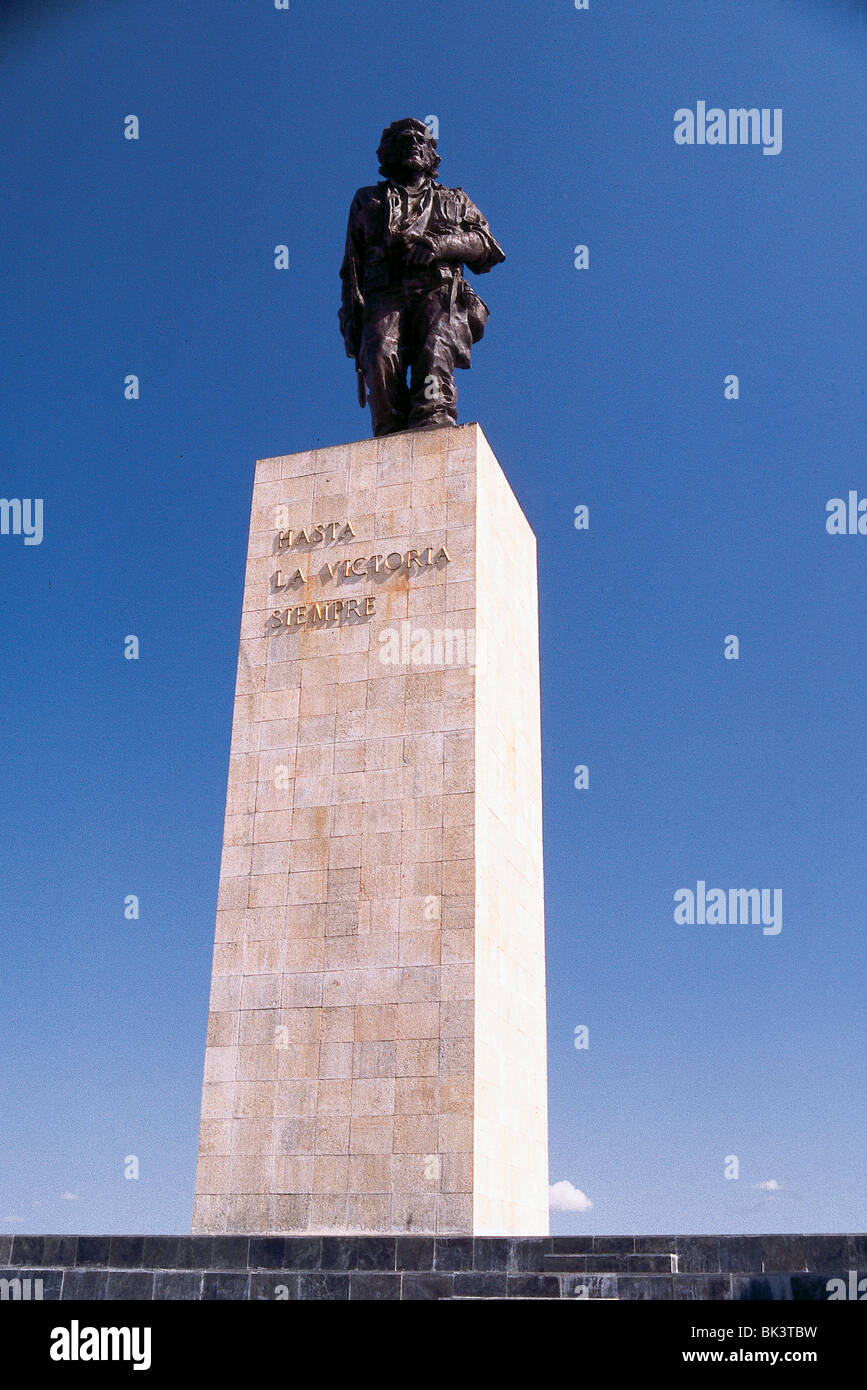 Monumento cubano e statua di bronzo dedicata al rivoluzionario marxista argentino che Guevara a Santa Clara, Cuba Foto Stock