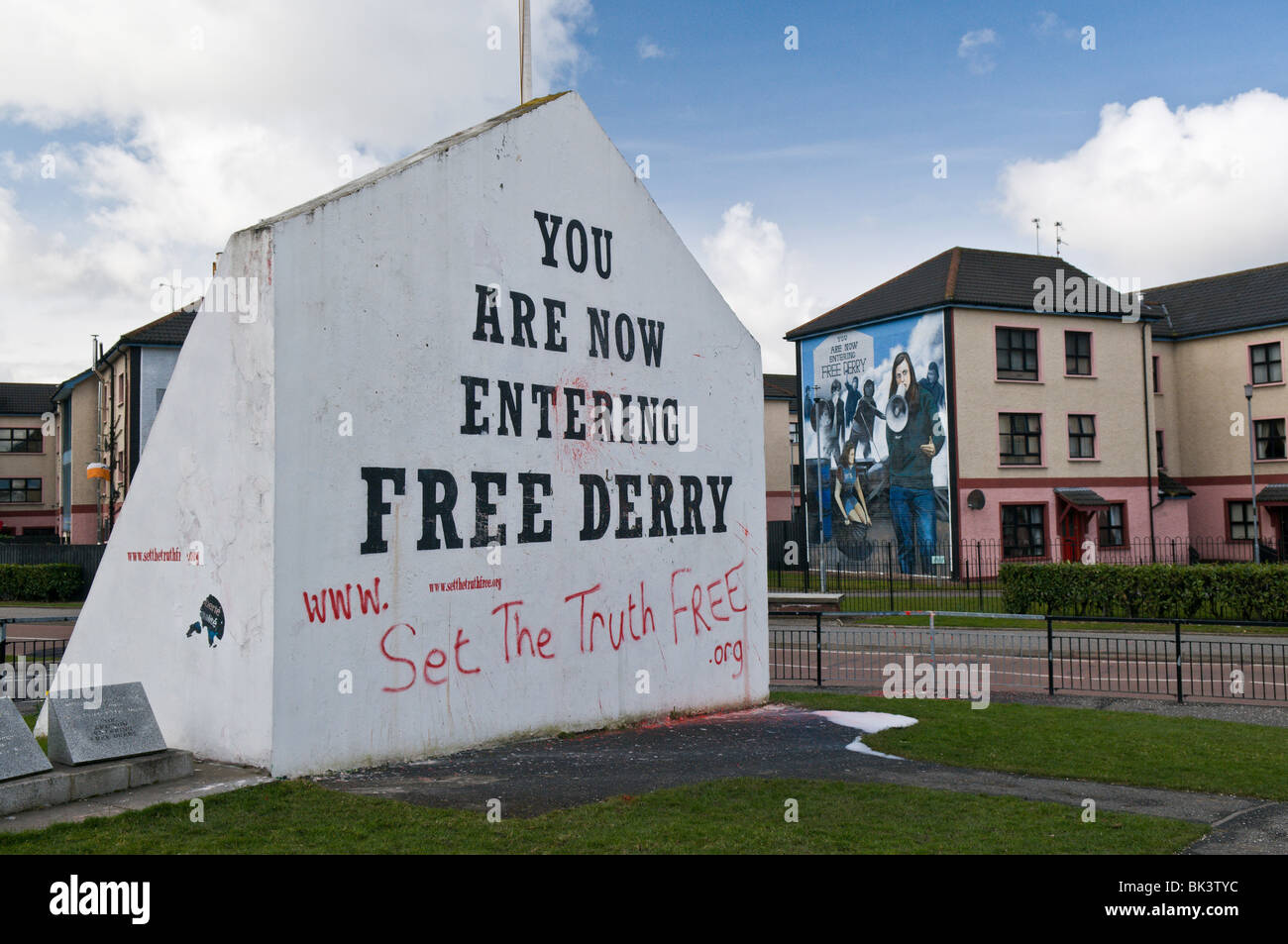 Murales al Free Derry Corner, Londonderry Foto Stock