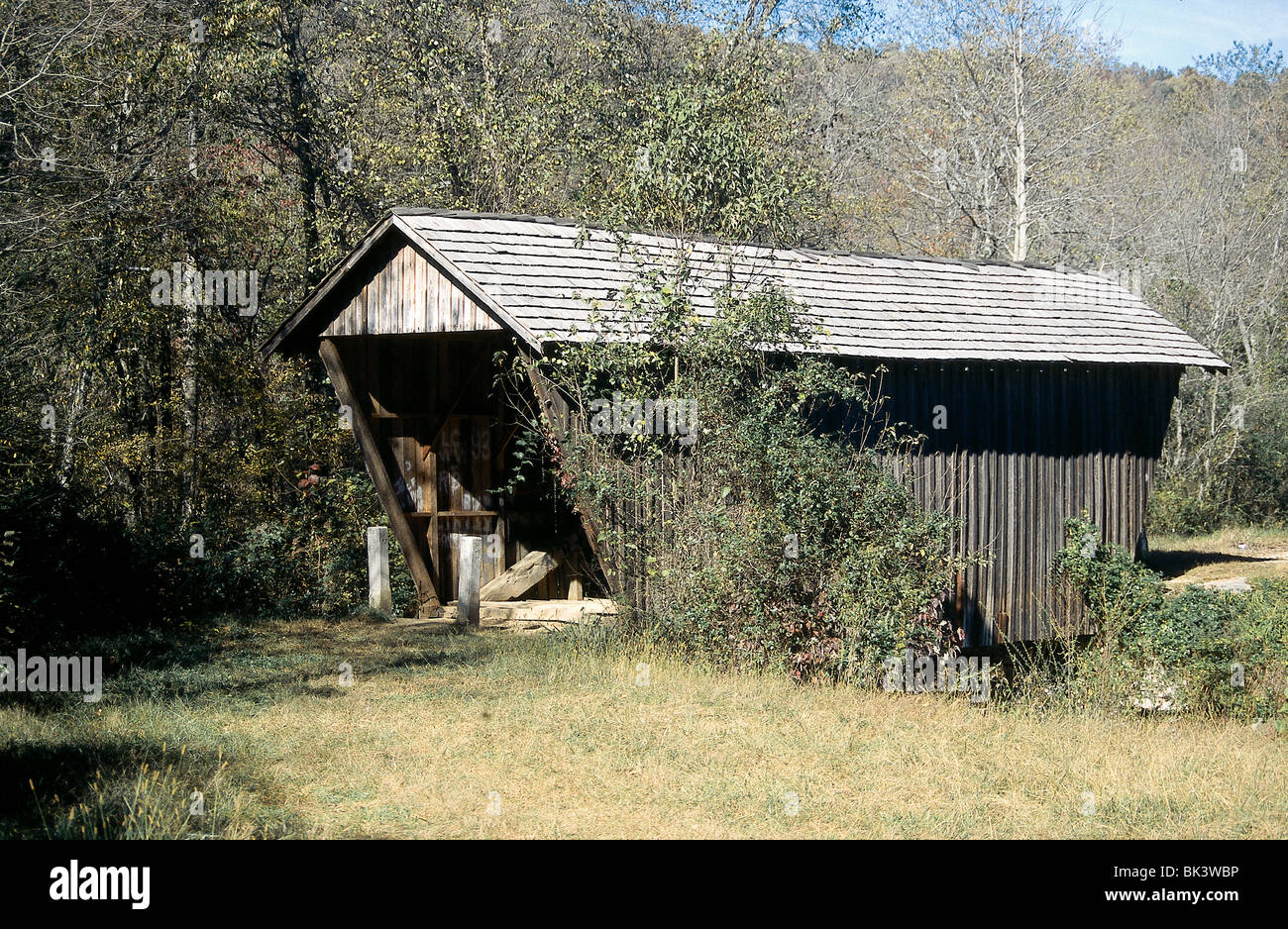 Stovall Mill Ponte Coperto Rosolarli Valle sulla HWY 255 porzione nord-orientale della contea di bianco Georgia Foto Stock