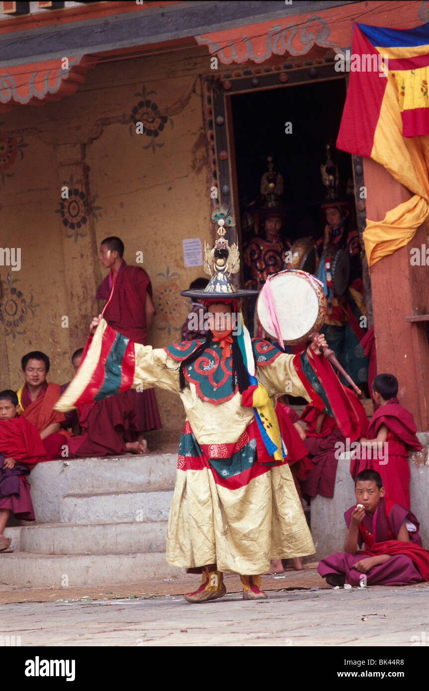 Black Hat ballerino e monaci buddisti, Regno del Bhutan Foto Stock