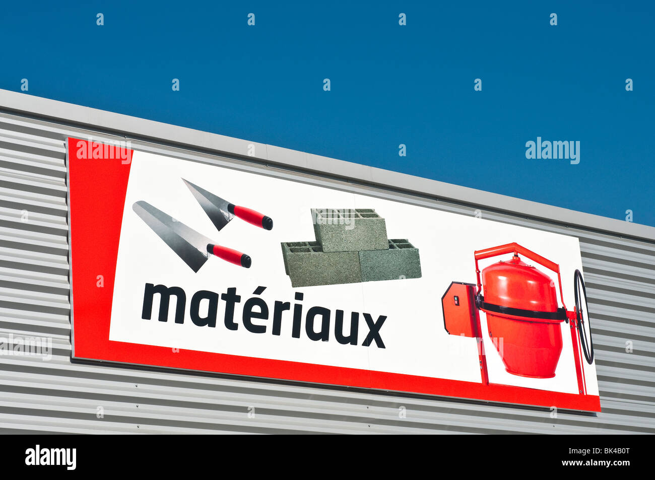 Bricomarché D-I-Y store 'matériaux' fornisce pubblicità segno, Francia. Foto Stock