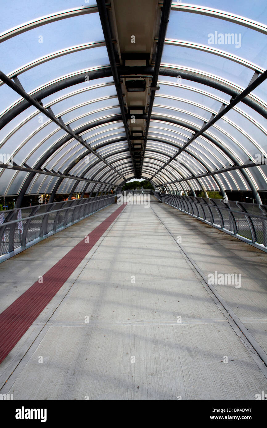 Tunnel pedonale presso la Nuova Fiera di Roma Foto Stock