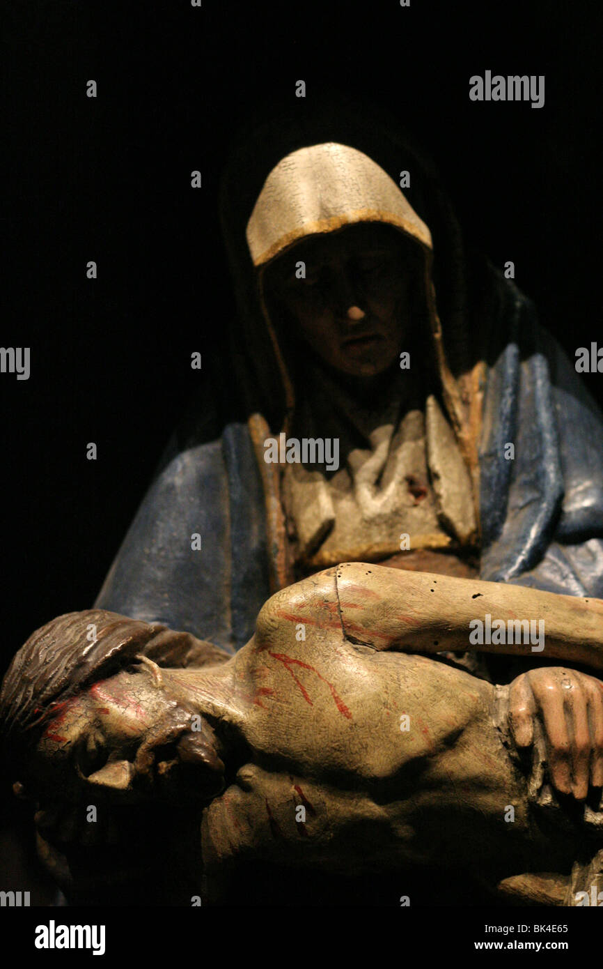 Figure religiose in legno in Hopital Notre Dame de la Rose, Lessines, Belgio Foto Stock