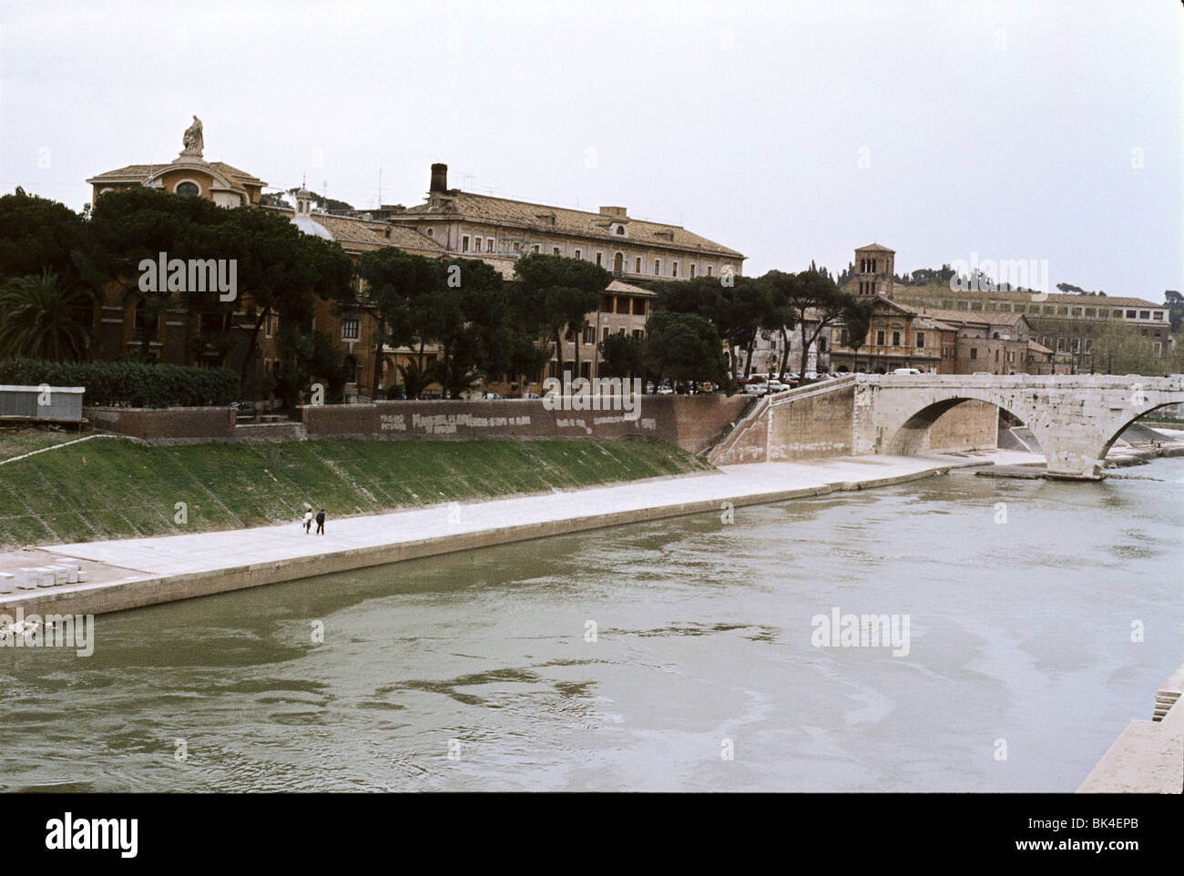 Pons Ponte Cestio legata all' Isola Tiberina, Roma, Italia Foto Stock