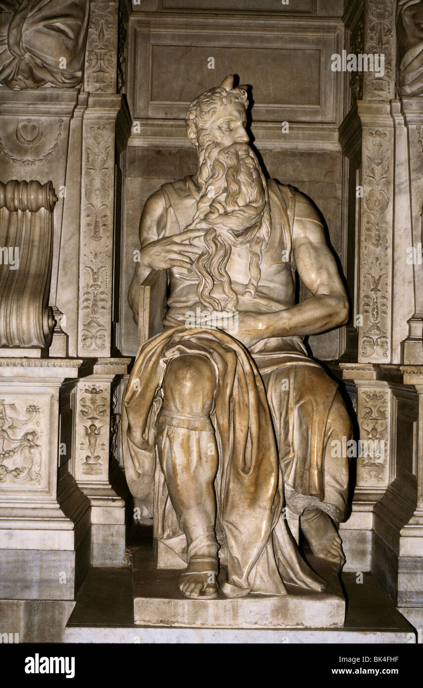 Michelangelo la scultura di Mosè presso la tomba di papa Giulio II San Pietro in Vincoli (San Pietro in Catene) basilica a Roma Italia Foto Stock