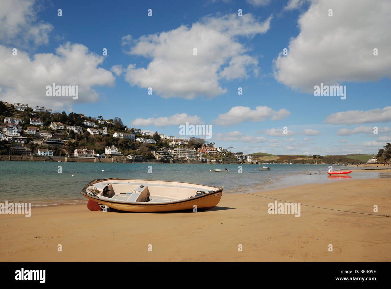 La spiaggia di East Portlemouth, Devon, Inghilterra guardando verso Salcombe. Foto Stock