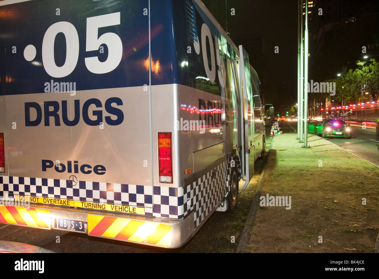 Melbourne allestimento polizia una campagna per fermare e verificare i driver per bere e guidare e il consumo di droghe e la guida, Australia. Foto Stock