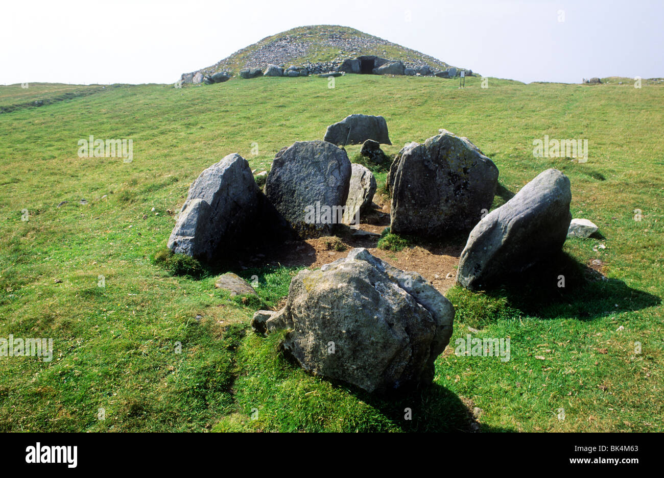 Il Tumulo T, Slieve Na Calliaghe, nella contea di Meath, sepoltura camera tomba Irlanda Eire Irish tombe preistoriche camere tumulo di grave Foto Stock