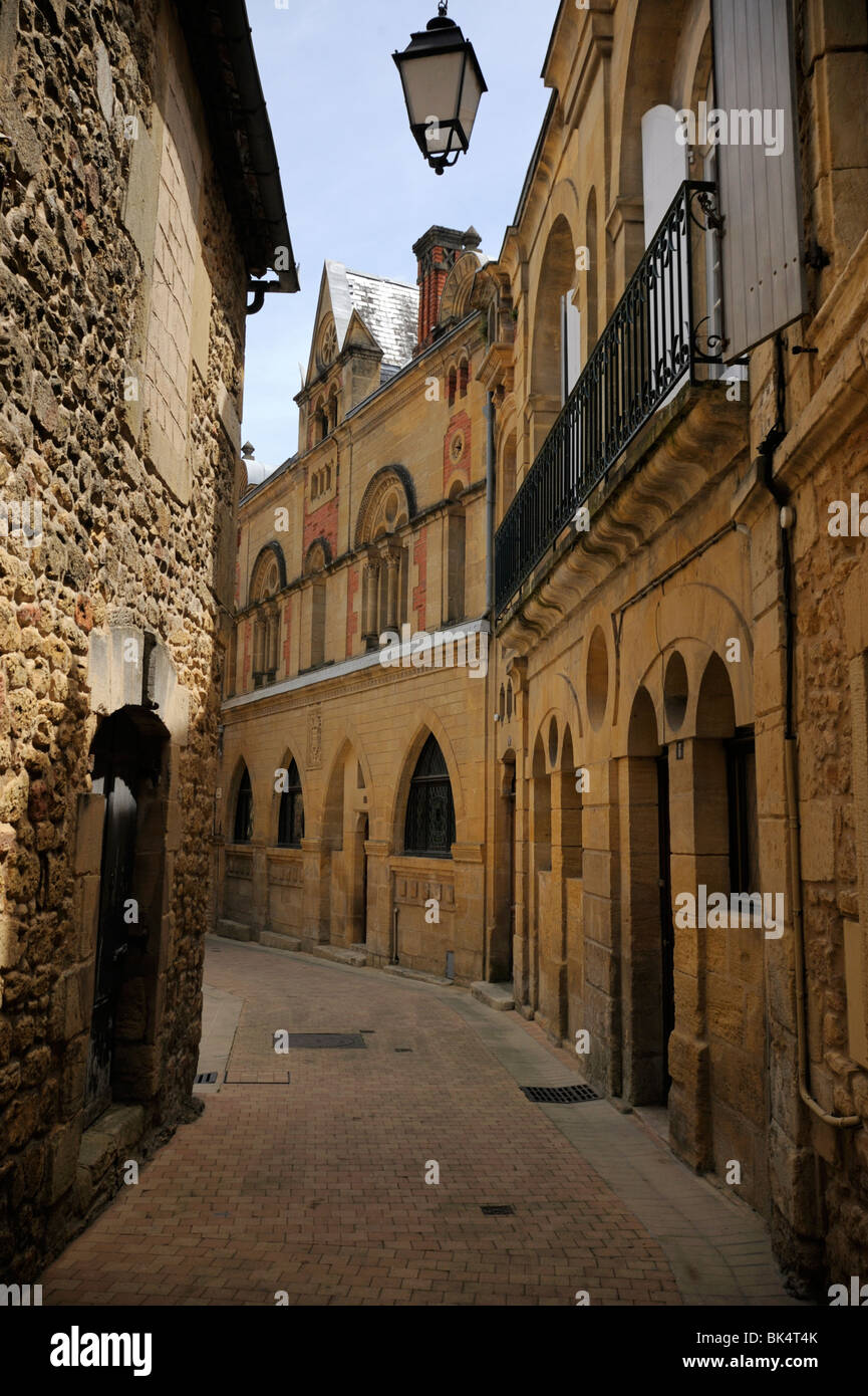 Strada medievale di case di pietra, Belves, Aquitaine - Dordogne, Francia, Europa Foto Stock