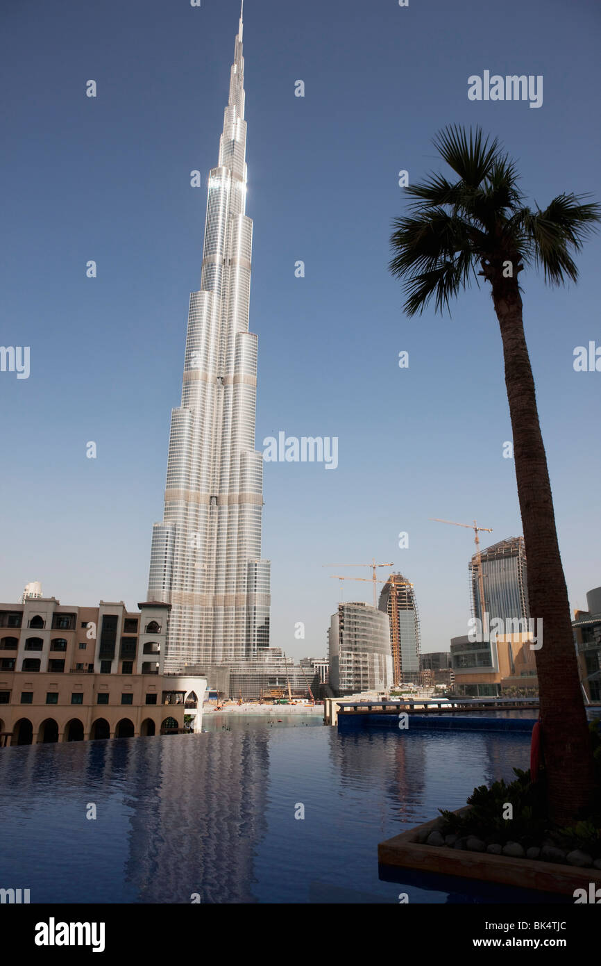Il Burj Khalifa la torre più alto del mondo a 818m, Downtown Burj Dubai, Dubai, Emirati Arabi Uniti Foto Stock