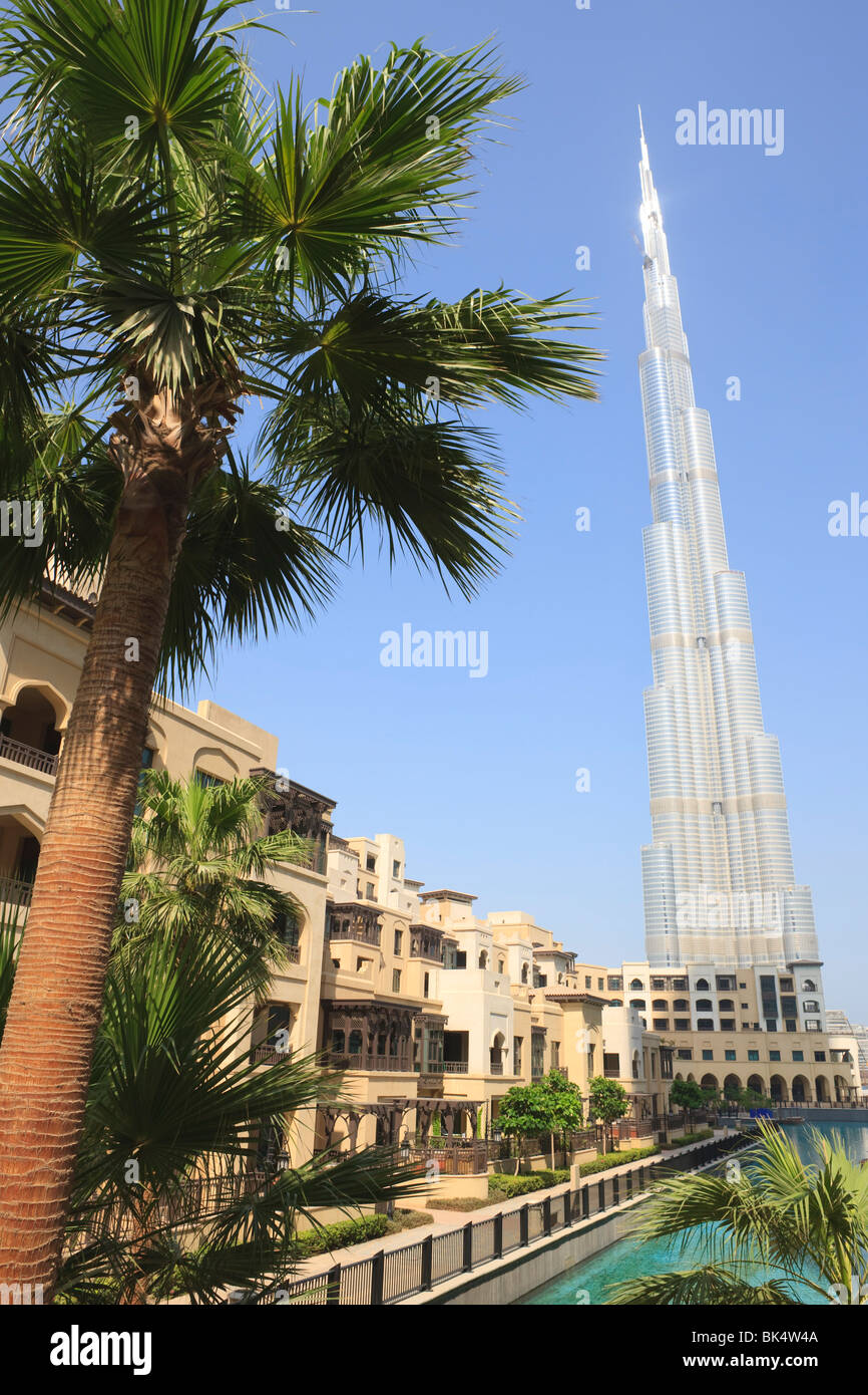 Il Burj Khalifa la torre più alto del mondo a 818m, Downtown Burj Dubai, Dubai, Emirati Arabi Uniti Foto Stock