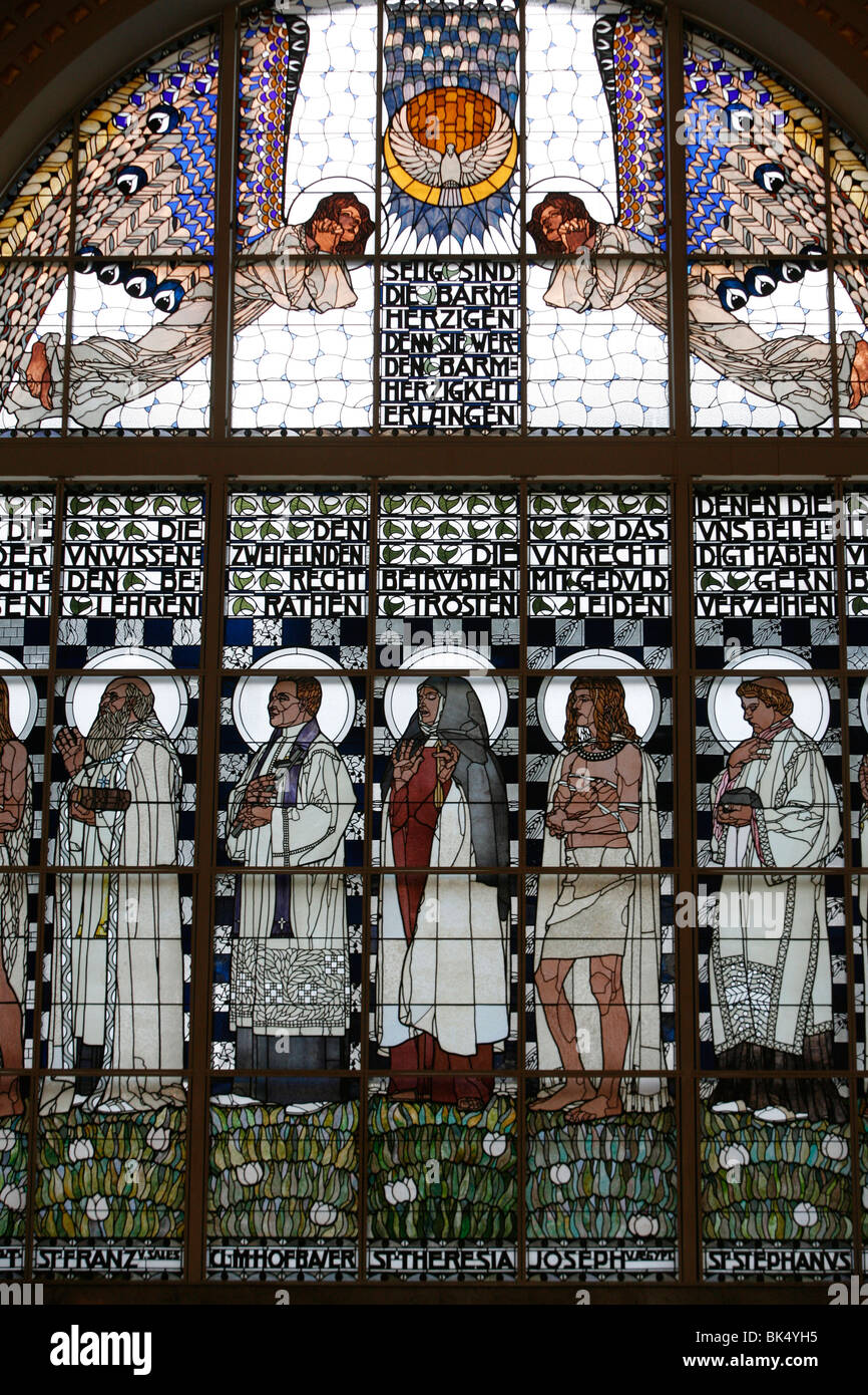 Le vetrate di Koloman Moser, Am Steinhof chiesa, Vienna, Austria, Europa Foto Stock