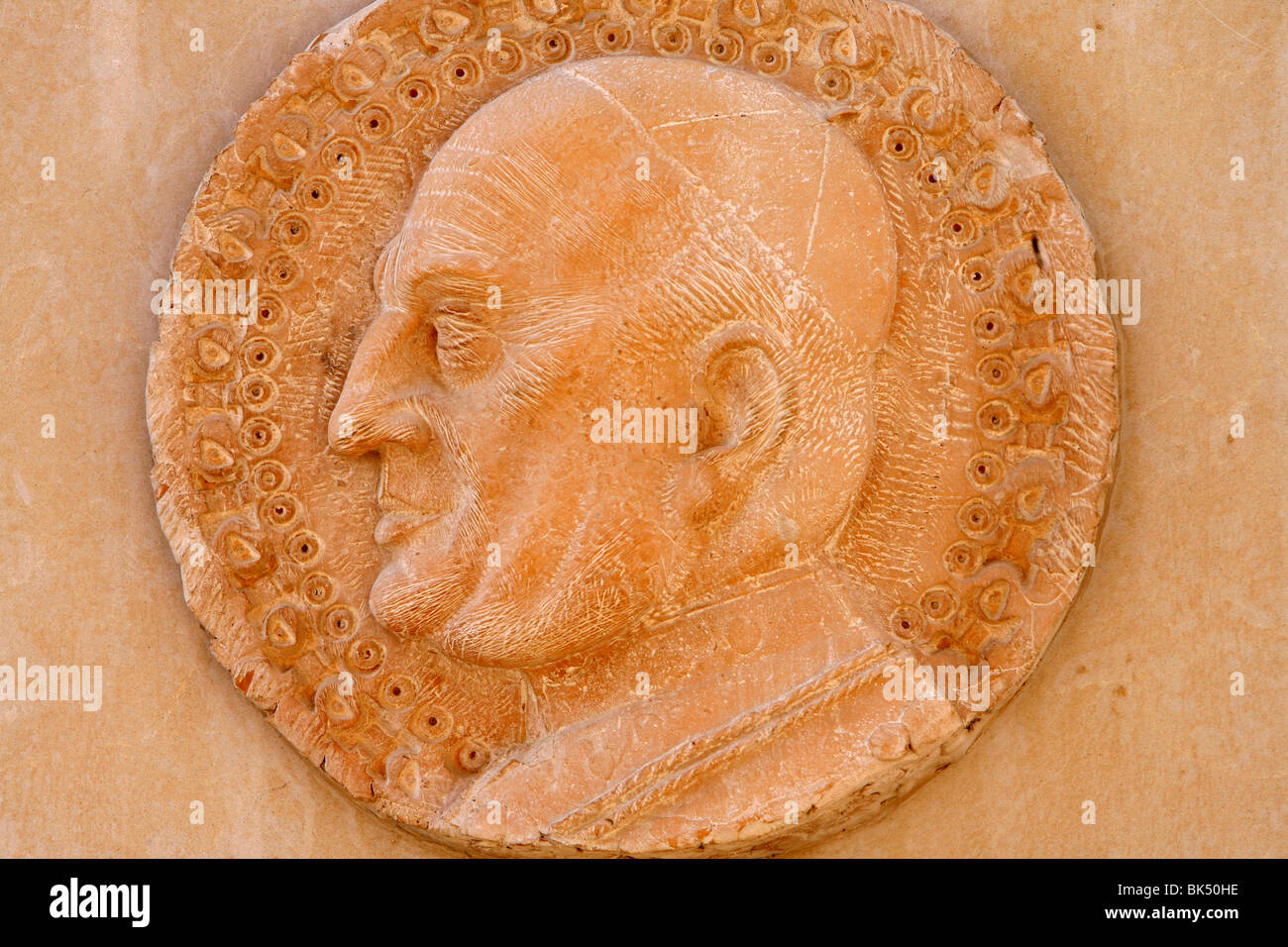 La scultura raffigurante Papa Giovanni XXIII, Annunciazione Basilica, Nazaret, della Galilea, Israele, Medio Oriente Foto Stock