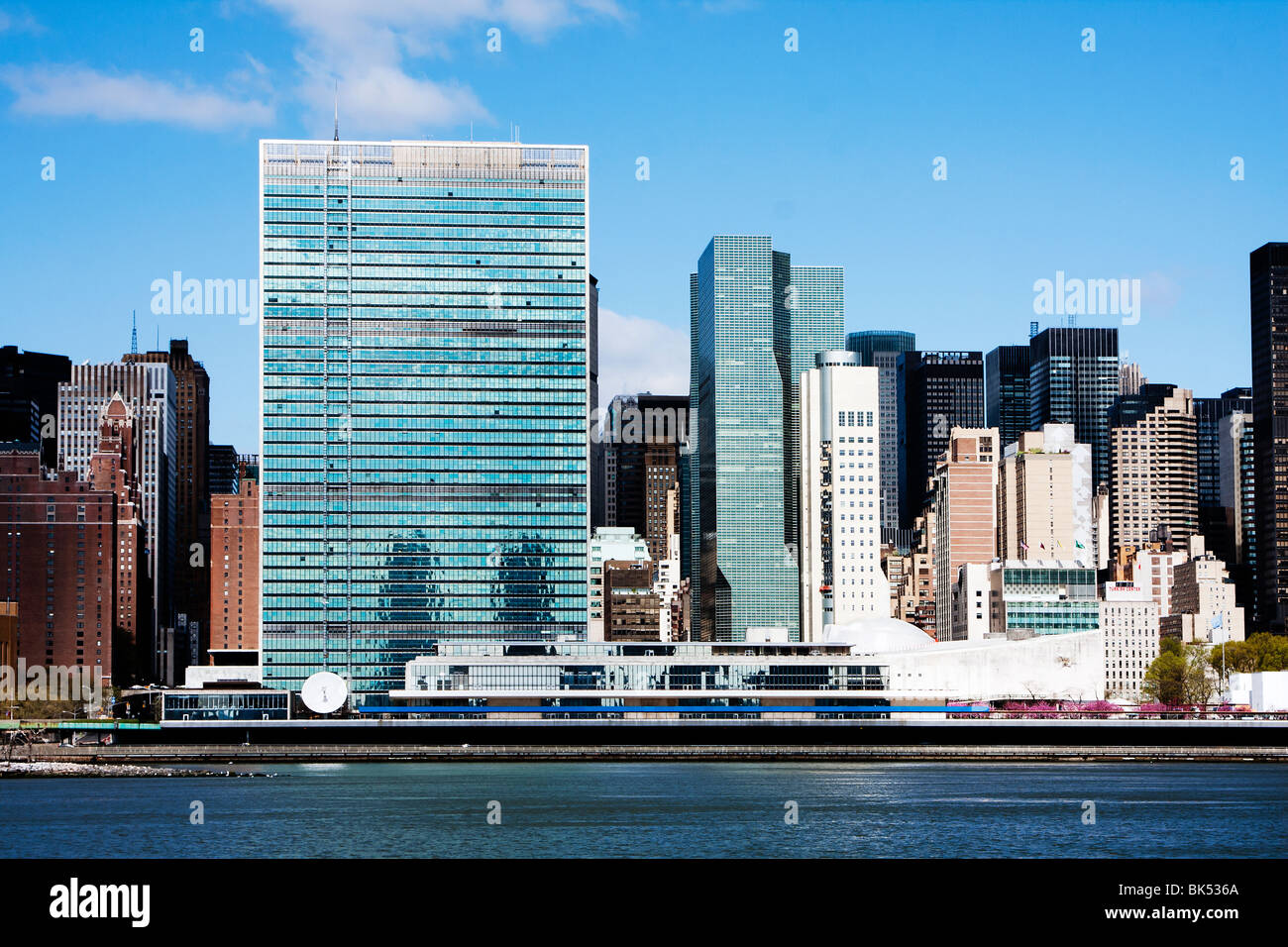 Gli edifici della sede delle Nazioni Unite a Manhattan, New York City, sulle rive del fiume est. Foto Stock