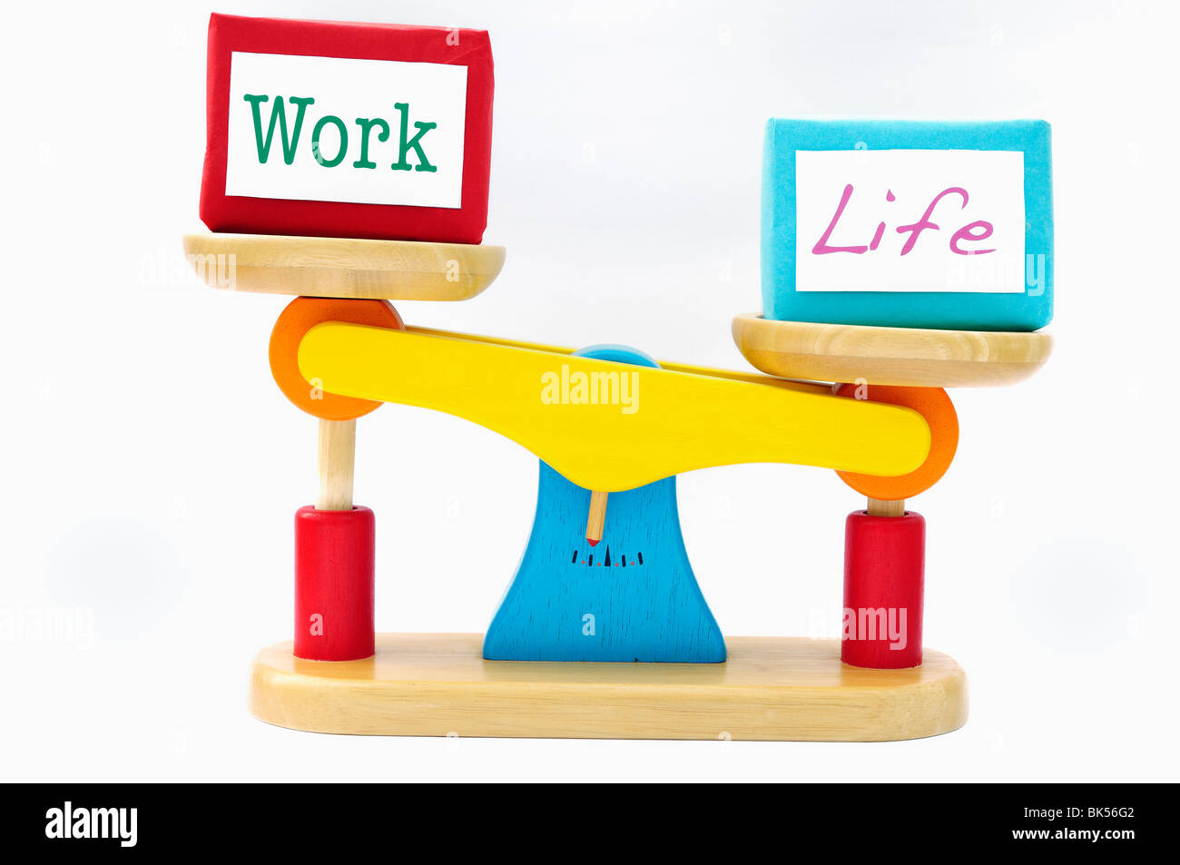 Bilancia con pacchetti contrassegnati "lavoro" e "vita" Foto Stock