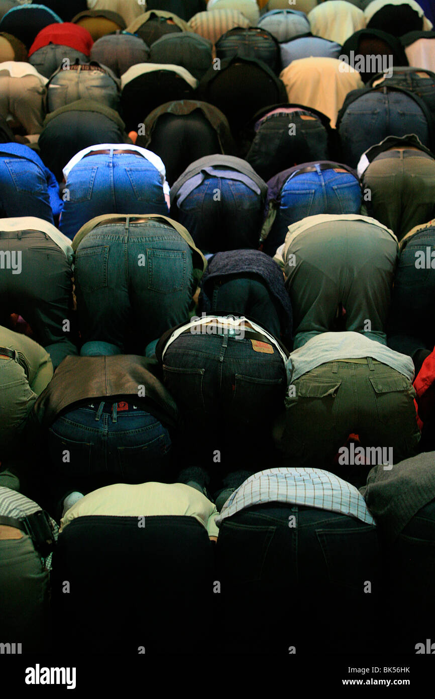 La preghiera del Venerdì nella moschea di Bordeaux, Bordeaux, Gironde, Francia, Europa Foto Stock