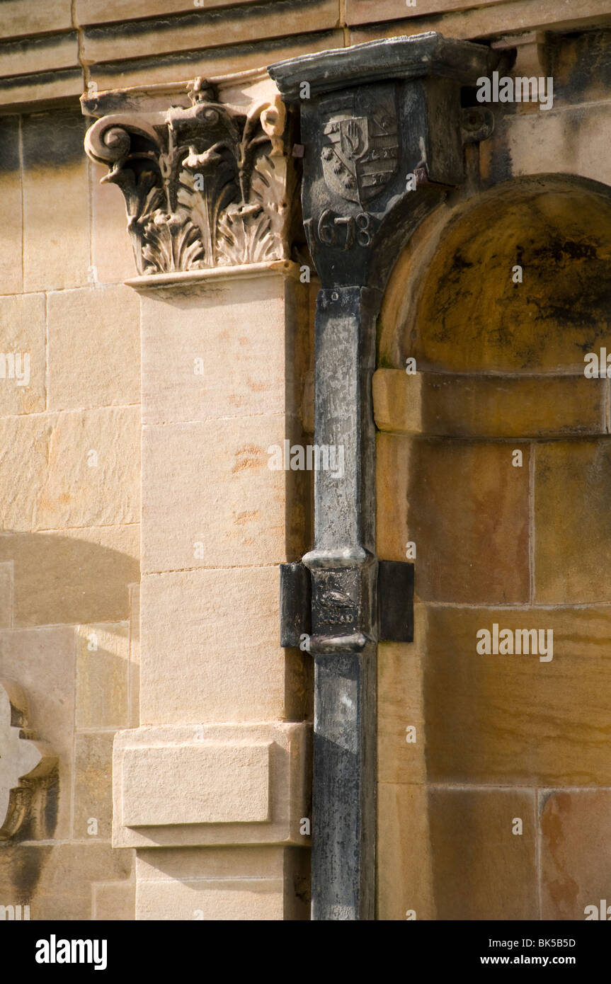 Sul tetto del Wollaton Hall di Nottingham, Inghilterra, Regno Unito Foto Stock